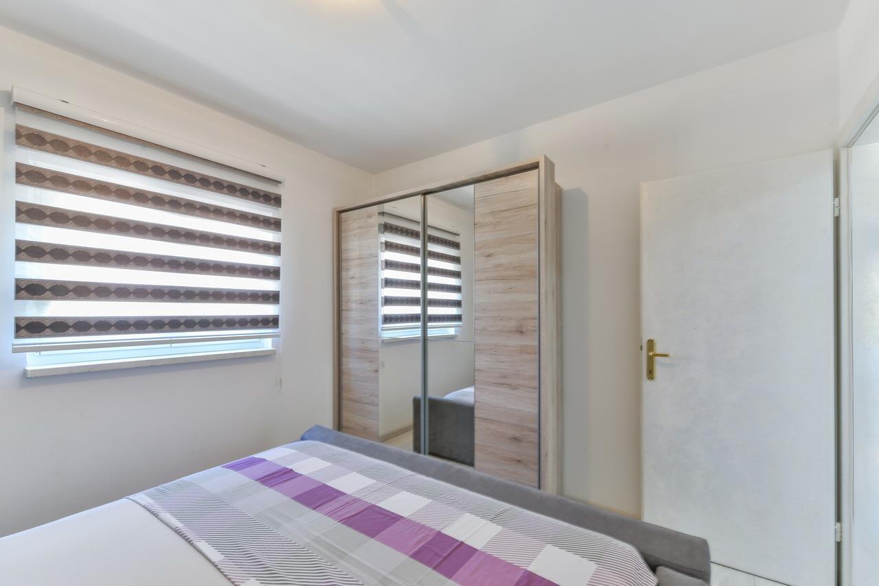Apartments Lucica Vir Extérieur photo