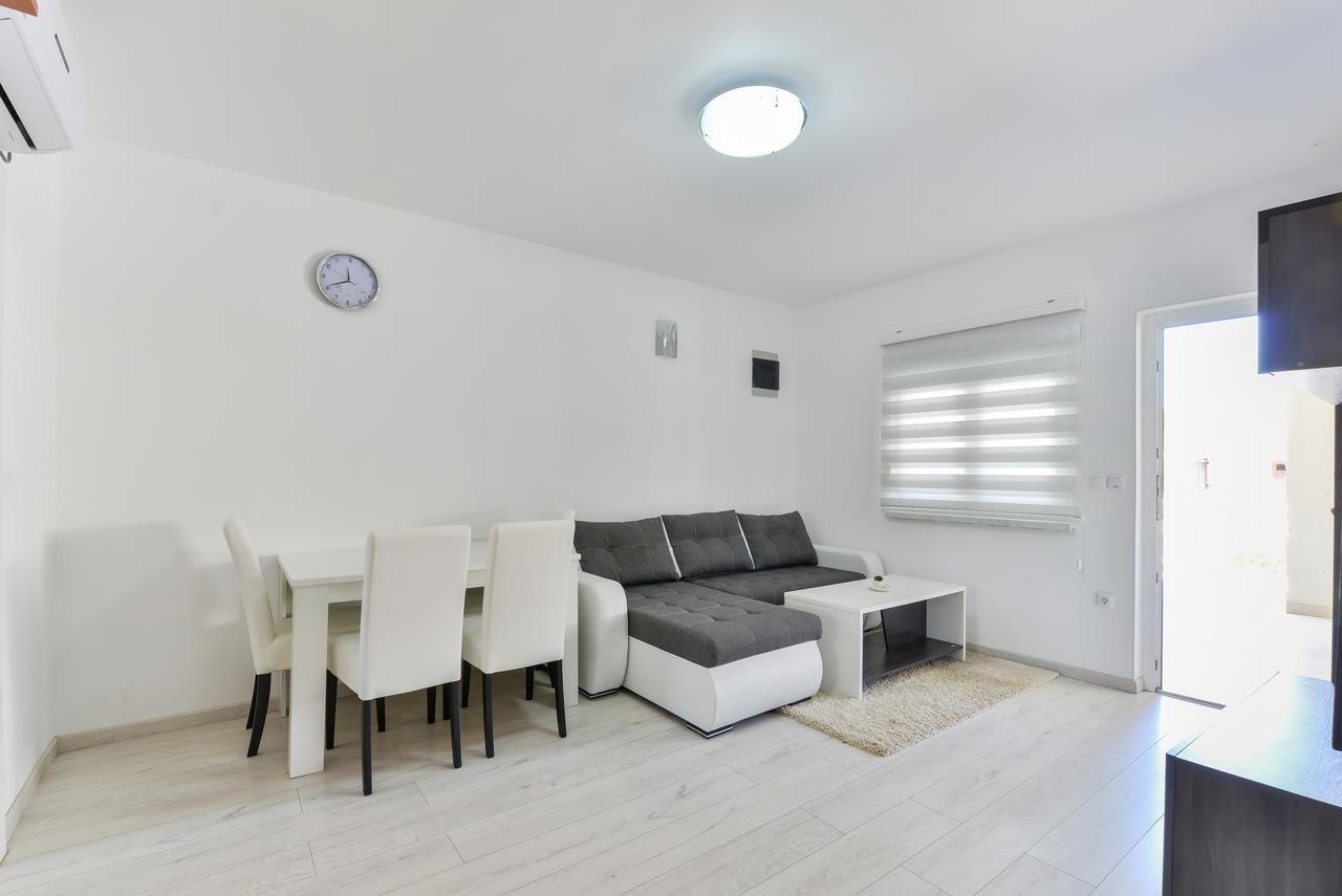 Apartments Lucica Vir Extérieur photo