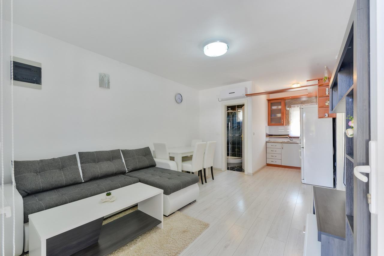 Apartments Lucica Vir Extérieur photo