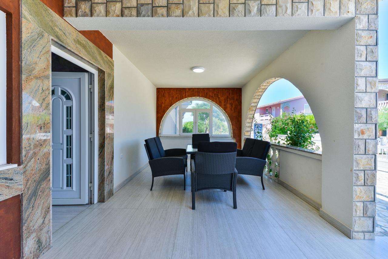 Apartments Lucica Vir Extérieur photo