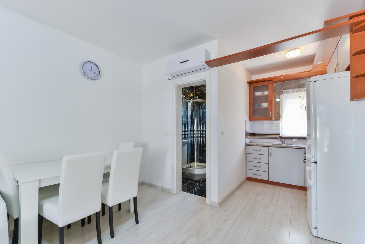 Apartments Lucica Vir Extérieur photo
