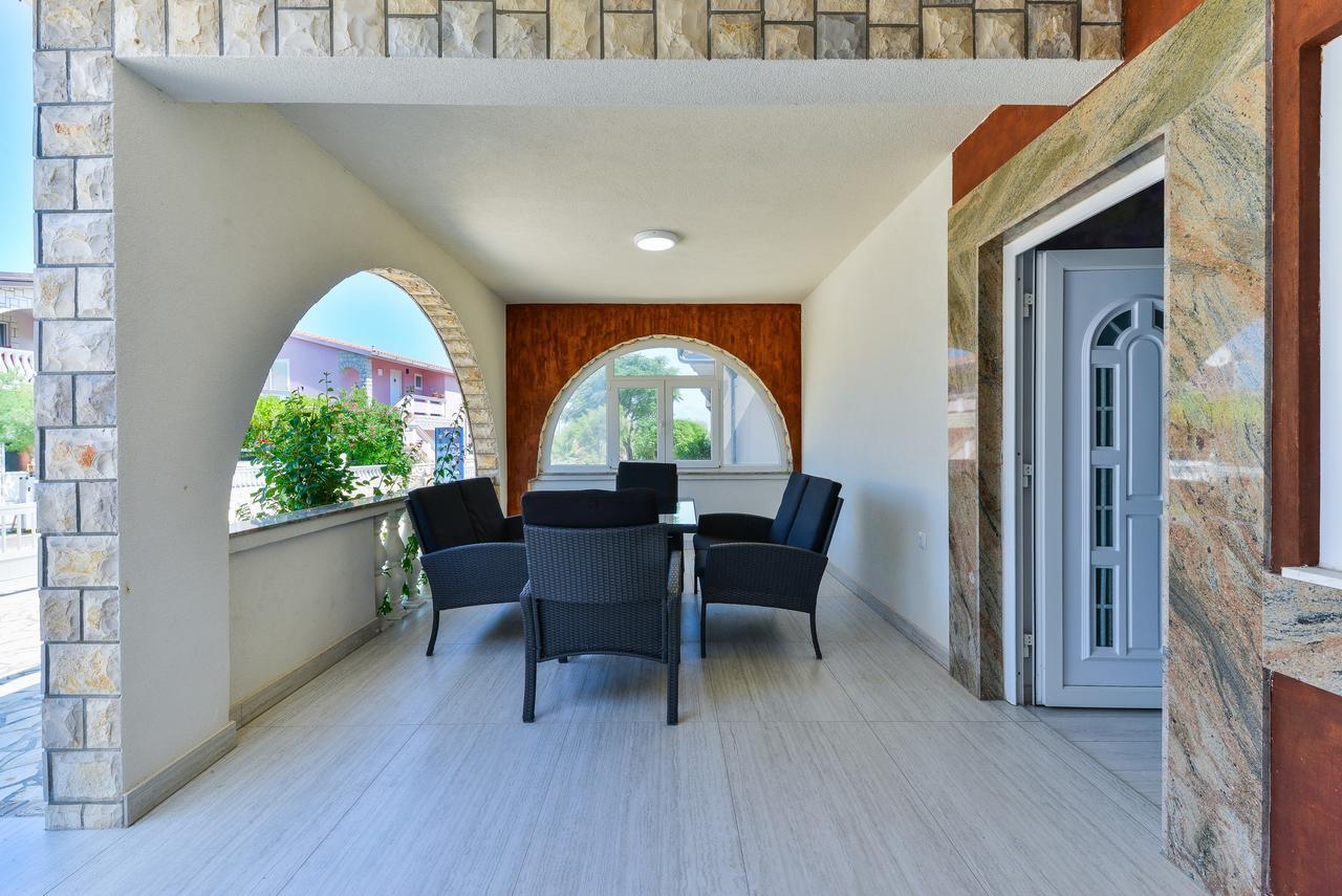 Apartments Lucica Vir Extérieur photo
